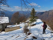 61 Bello camminare sulla neve baciata dal sole